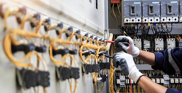 Professional Electrician technician working in Lakeshore, LA